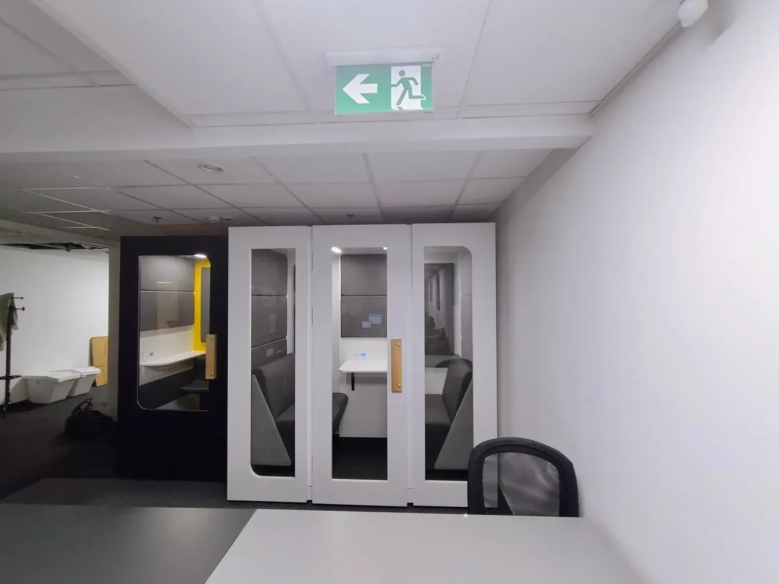 Silentbox Duet Lite booths on an office floor