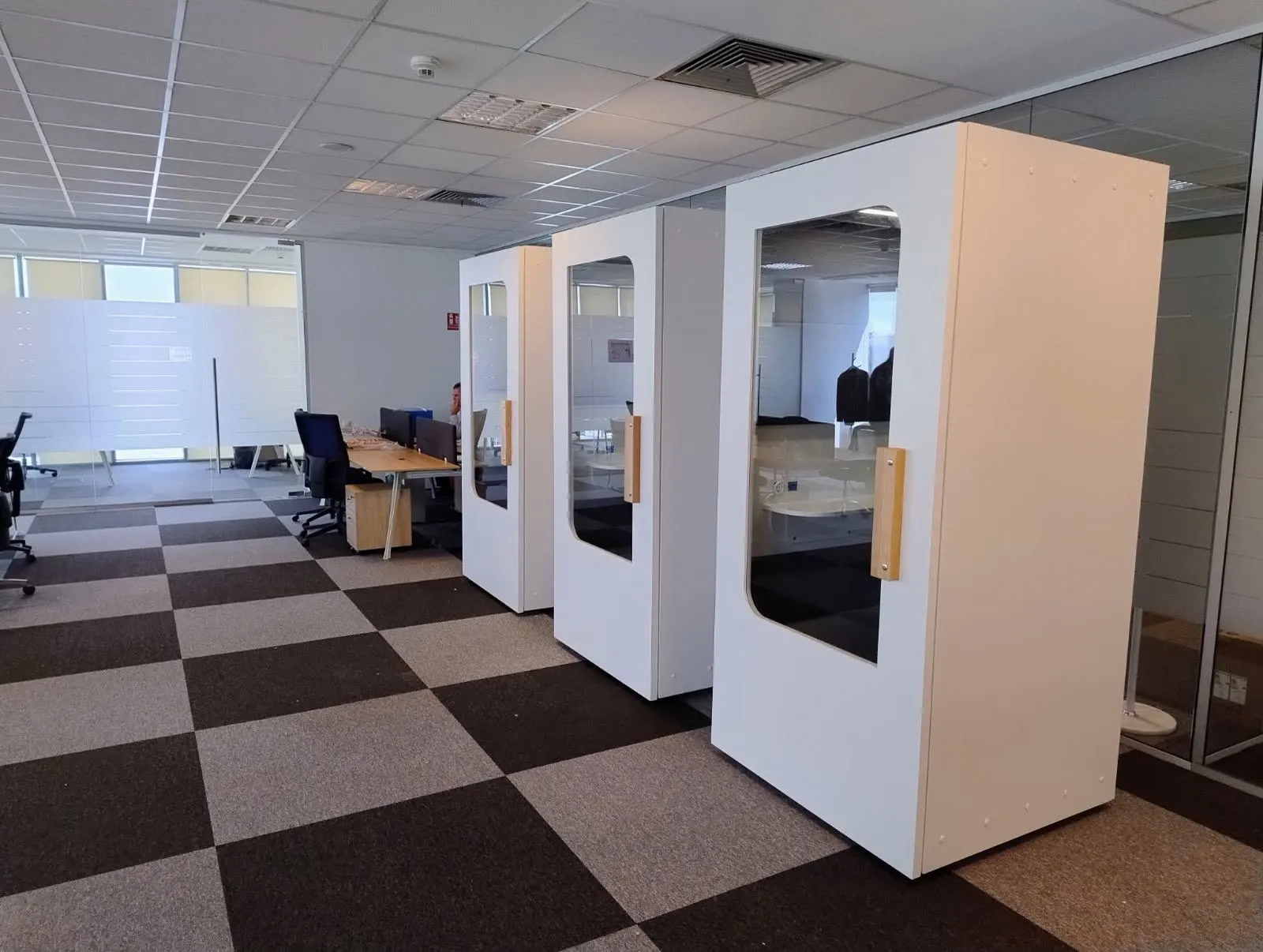 Silentbox Lite phone booth in an office