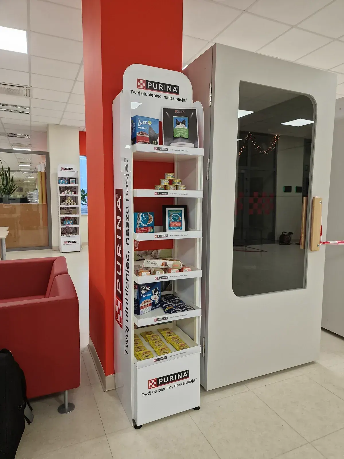 Silentbox Lite booth on an office floor